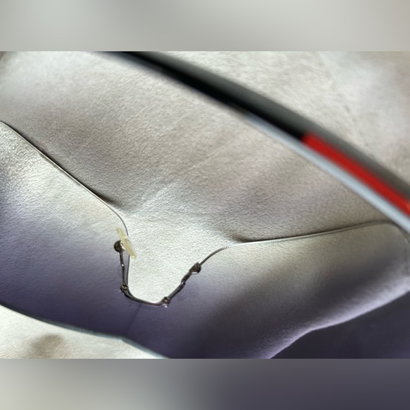 Prada Gradient Black Sunglasses (It has a small detail.) - Picture 4 of 10